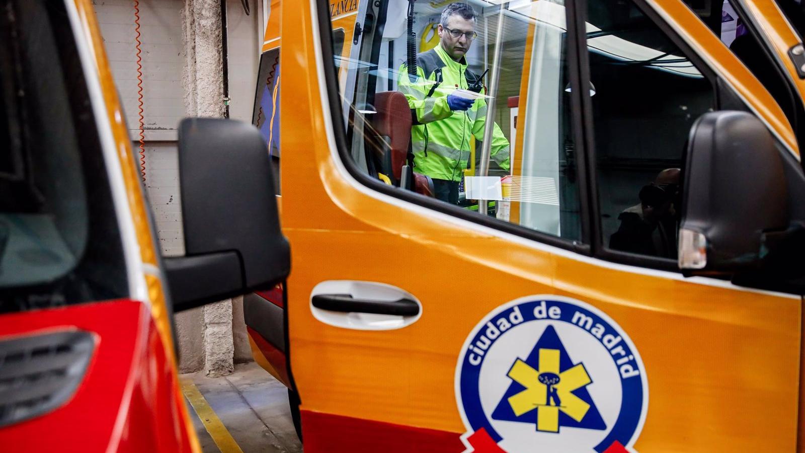 Muere un hombre de 28 años y una mujer de 39 resulta herida grave en un accidente de moto en la M-30