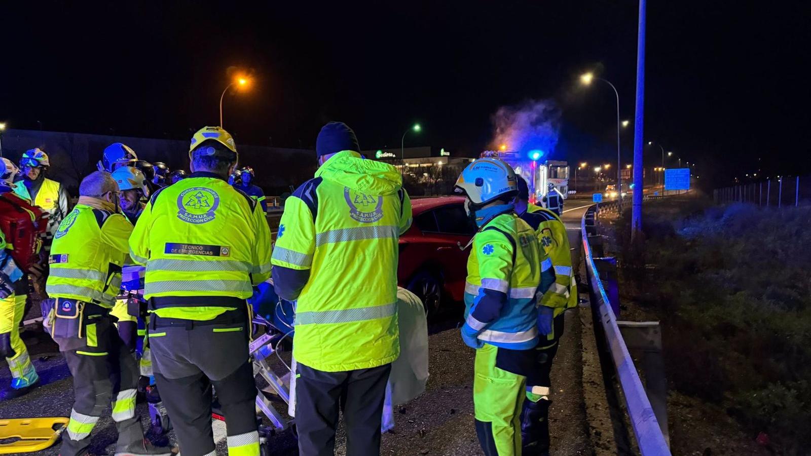 Tres muertos y tres heridos graves en un choque frontal en la A-3 en Rivas