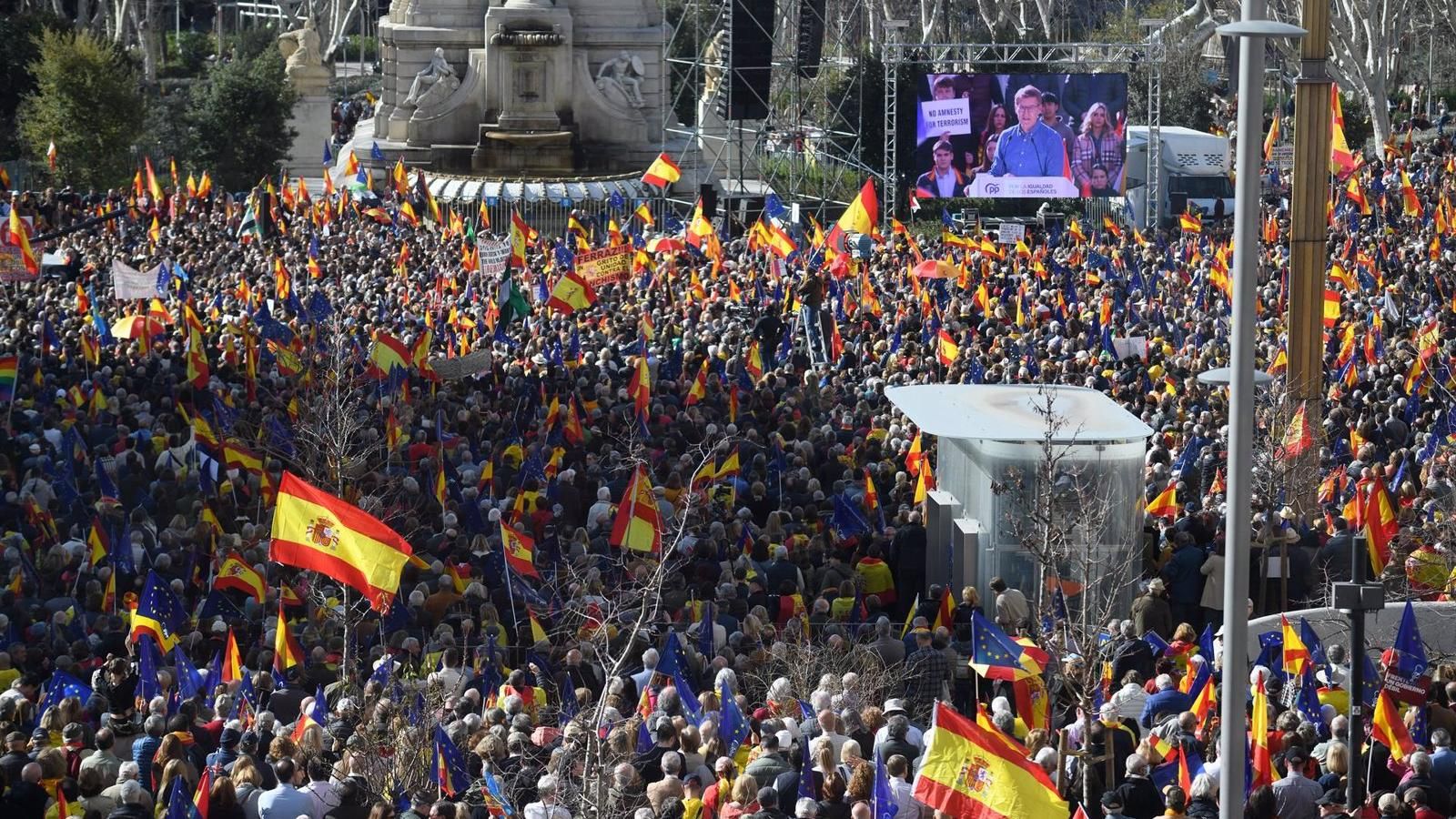 El PP cifra en más de 70.000 los asistentes a su protesta contra la amnistía y Delegación de Gobierno calcula 45.000