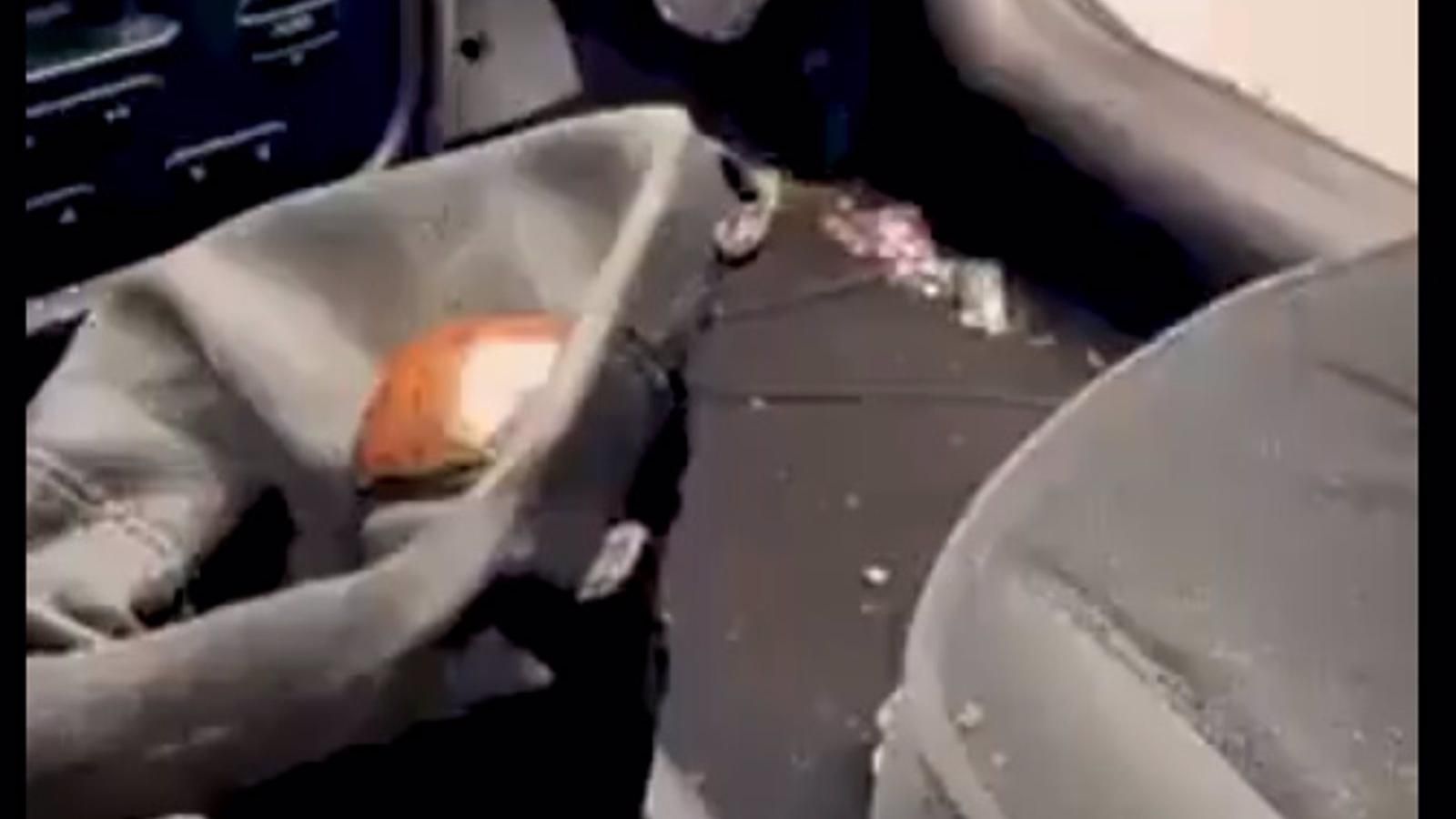  Dos detenidos por llevar una pistola escondida dentro de la palanca de cambios de su coche