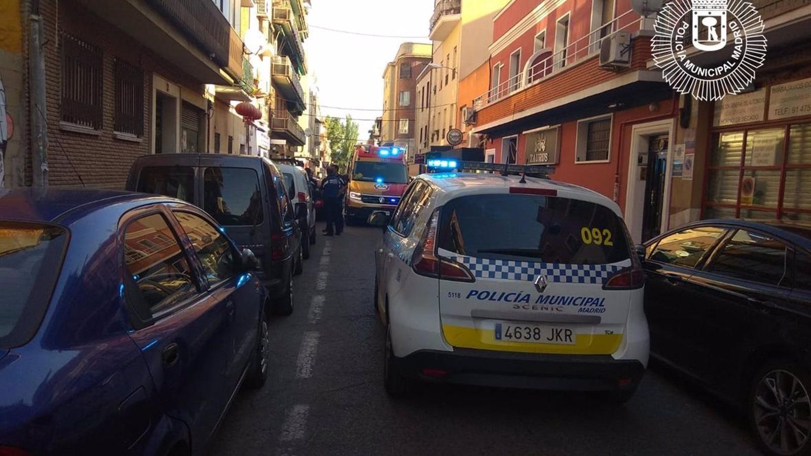 Detenido un hombre tras apuñalar a otro en una calle Usera para robarle el móvil