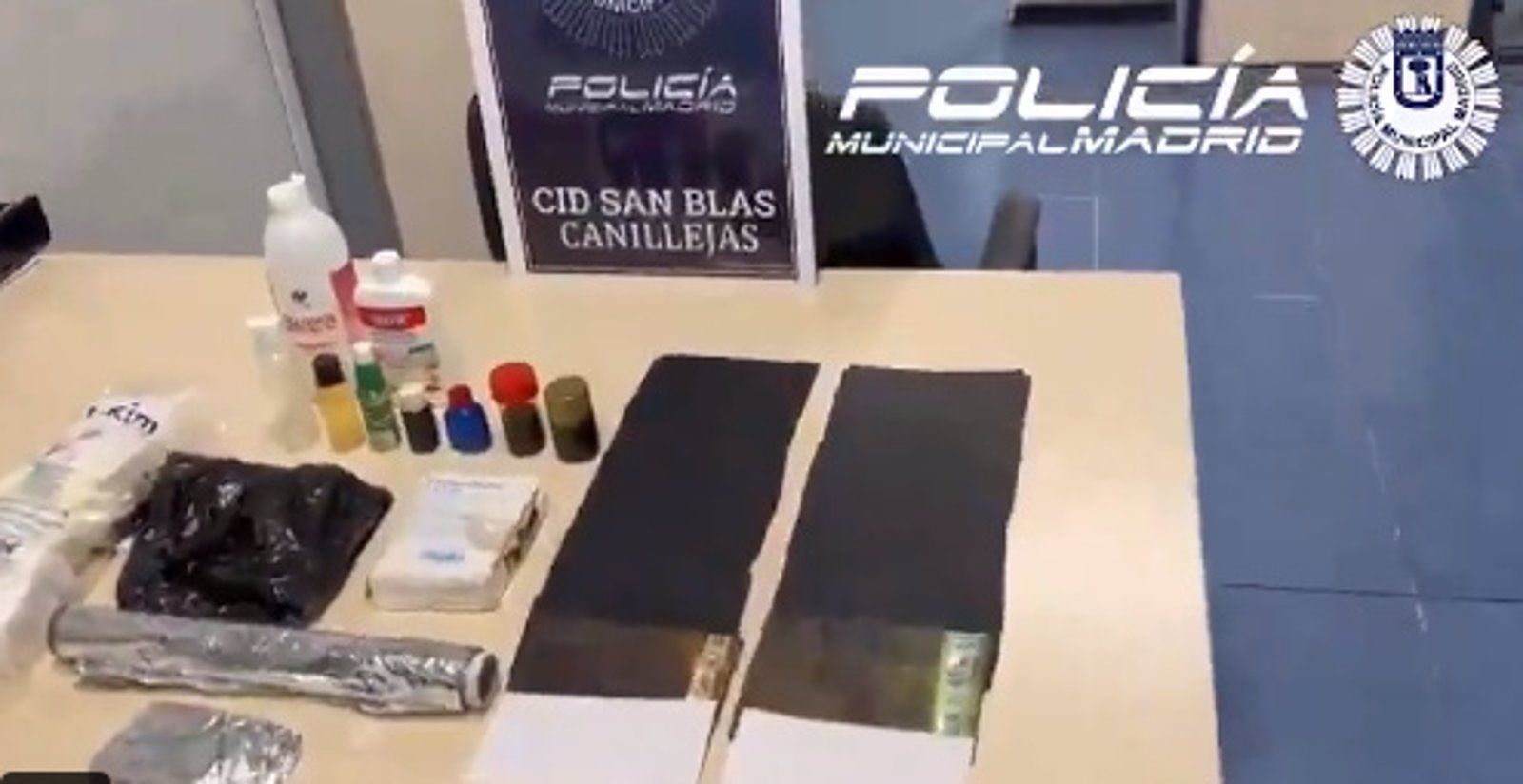  Tres detenidos en San Blas-Canillejas sorprendidos por llevar en su coche material para realizar el timo de los billetes tintados