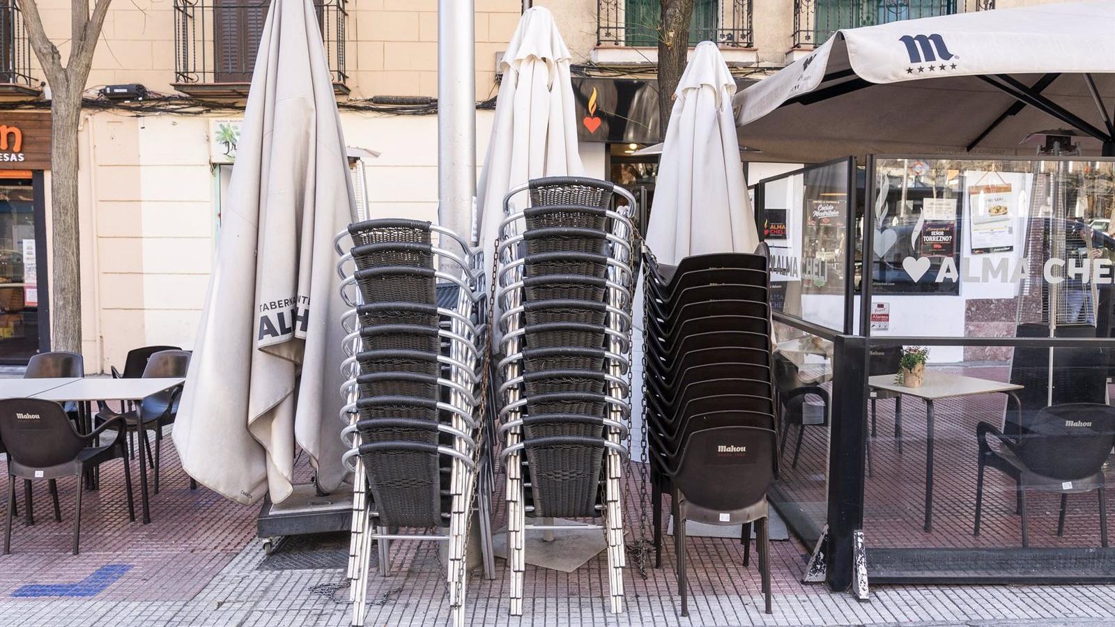 La ciudad de Madrid dice adiós a las terrazas Covid en las bandas de aparcamiento