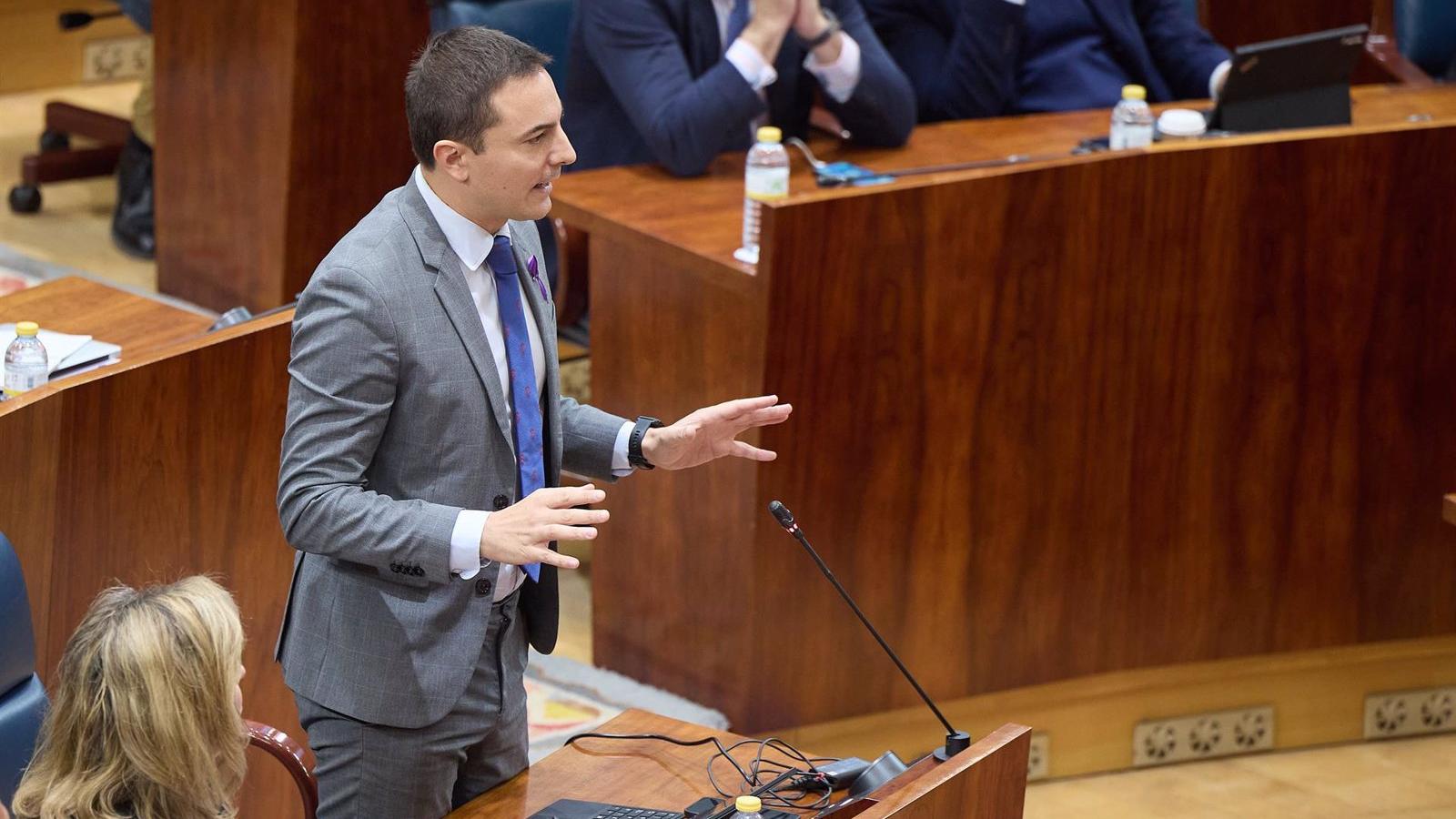 Díaz Ayuso afea a Lobato que hable de solidaridad cuando el PSOE "solo tiene ojitos para pedir perdón a un prófugo"