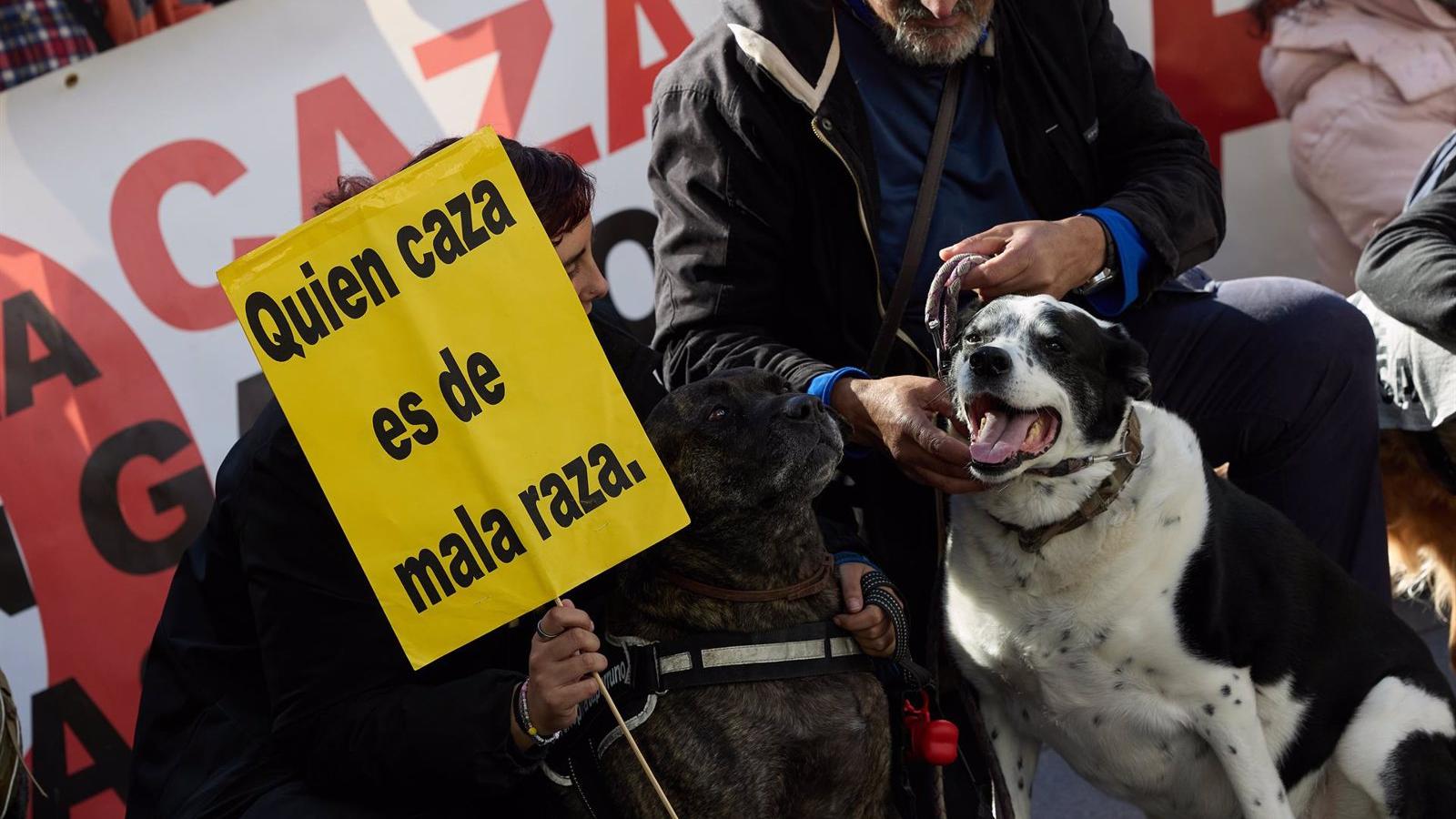 Una manifestación en Madrid contra la caza pide acabar también con la que utiliza a perros