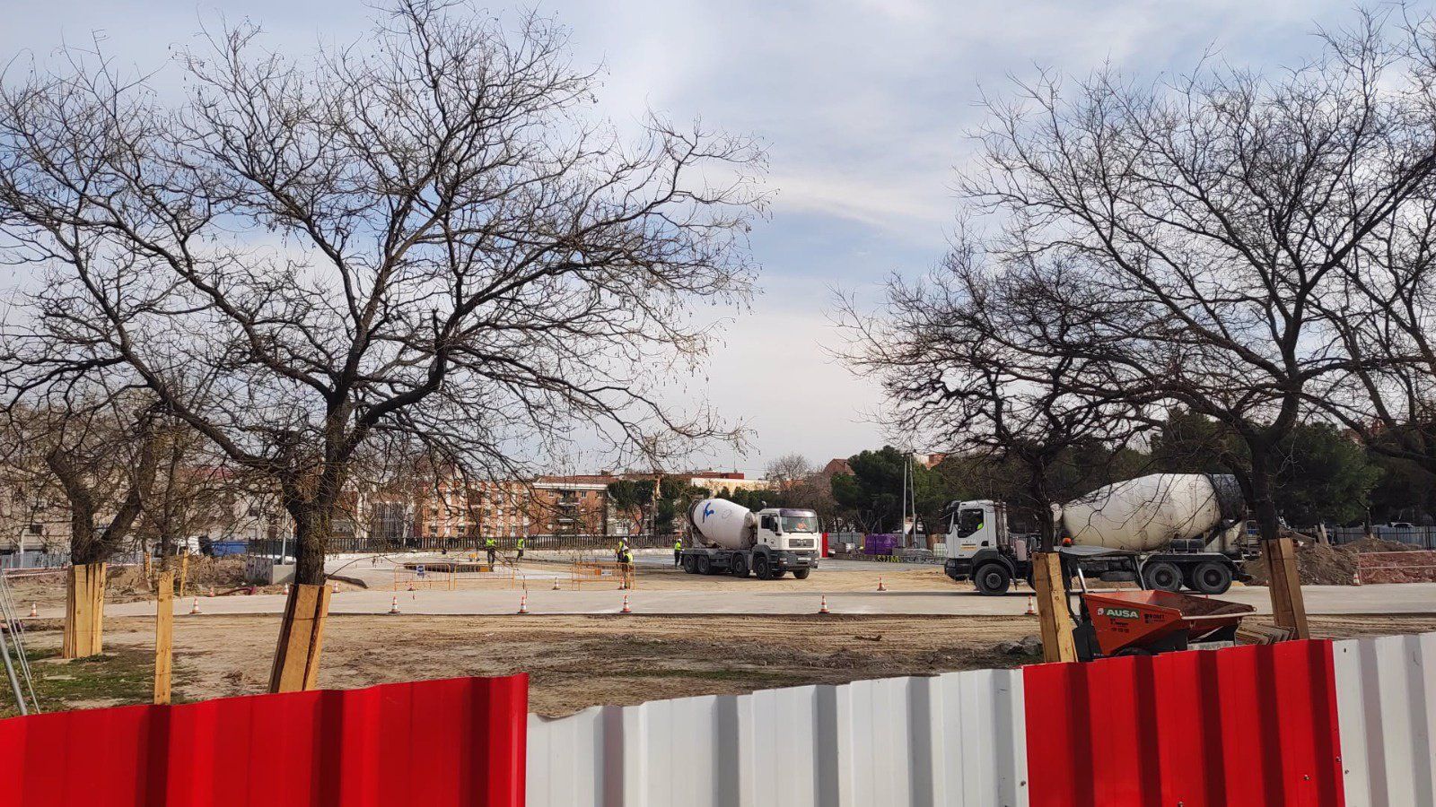 La Comunidad cambiará ventanas e instalará toldos en el CEIP Perú en Carabanchel para minimizar el ruido por obras de L11