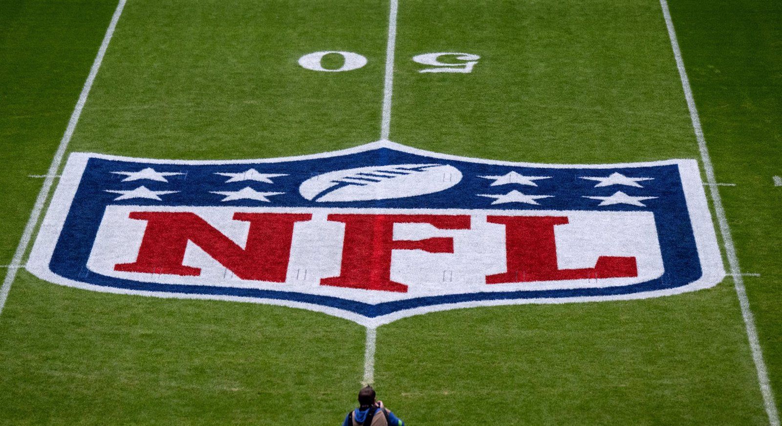 El Santiago Bernabéu acogerá en 2025 el primer partido de la NFL en España