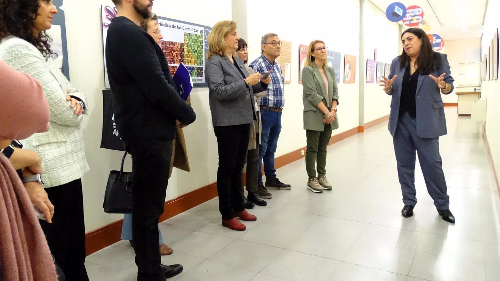 La biblioteca Cardenal Cisneros en Alcalá acoge una exposición para conmemorar el día de la mujer y la niña en la ciencia