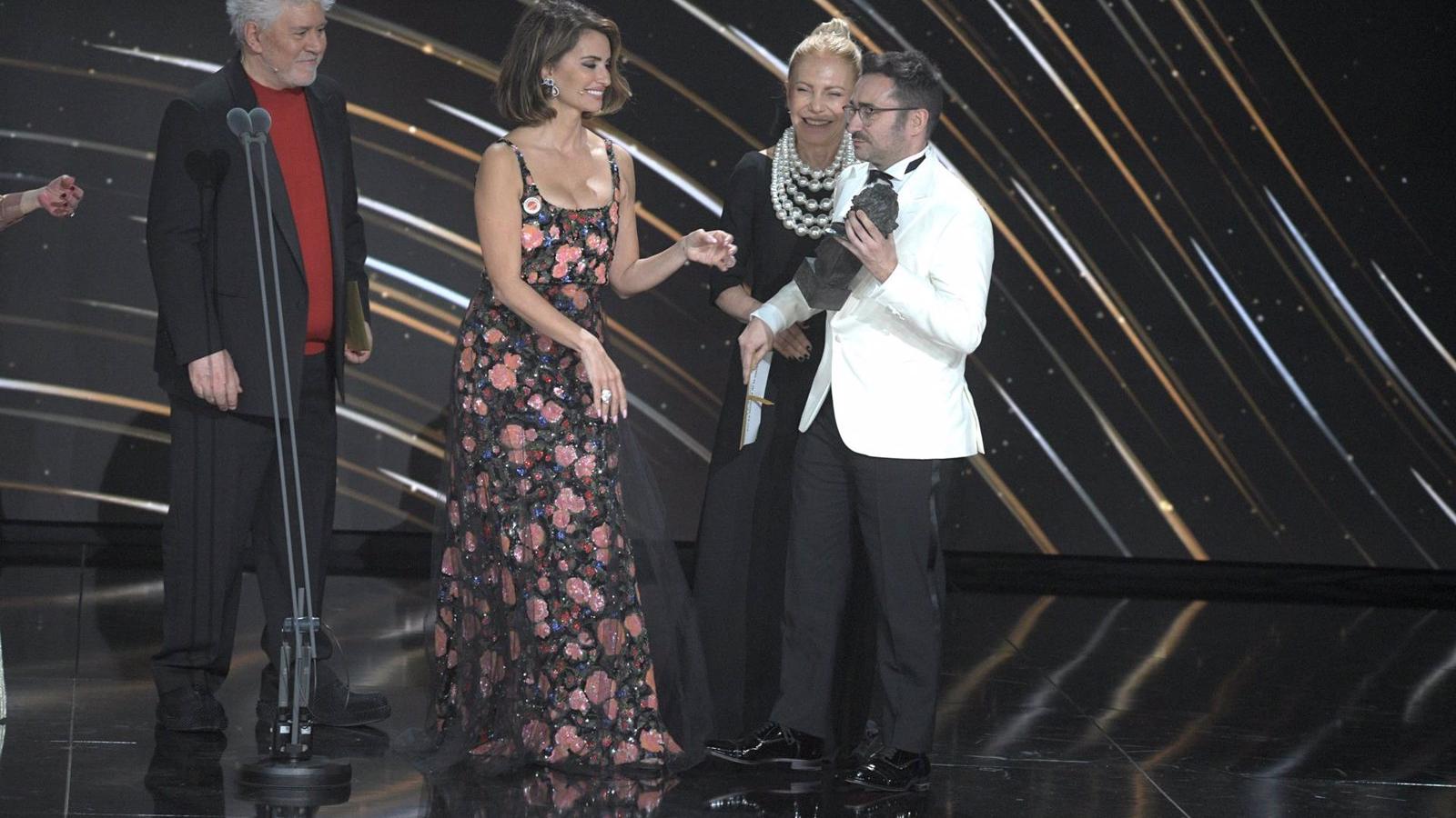 'La sociedad de la nieve' roza la cima del récord con 12 premios Goya y '20.000 especies de abejas' se lleva tres