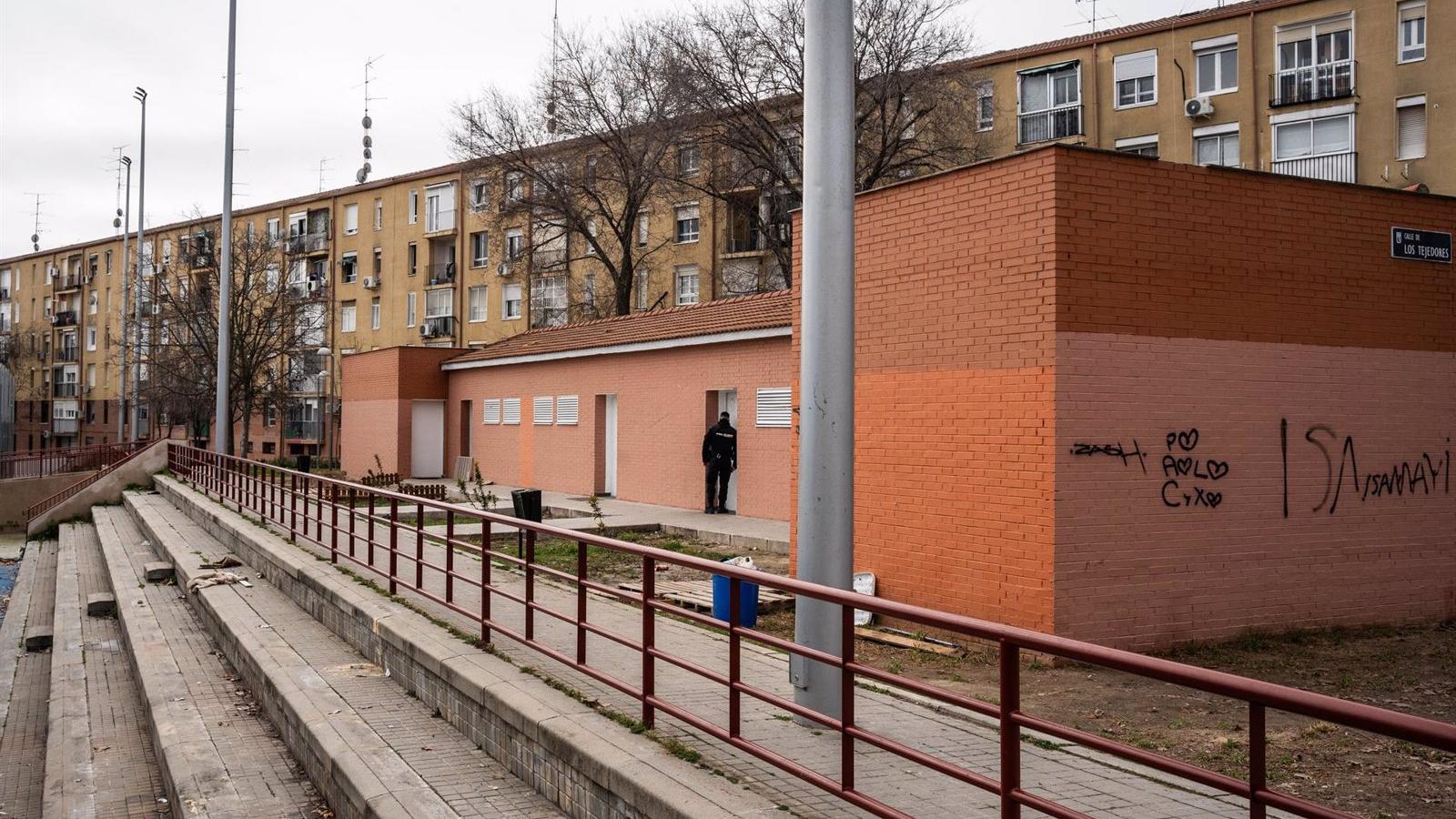 Vox pide desalojar los vestuarios deportivos okupados en San Blas