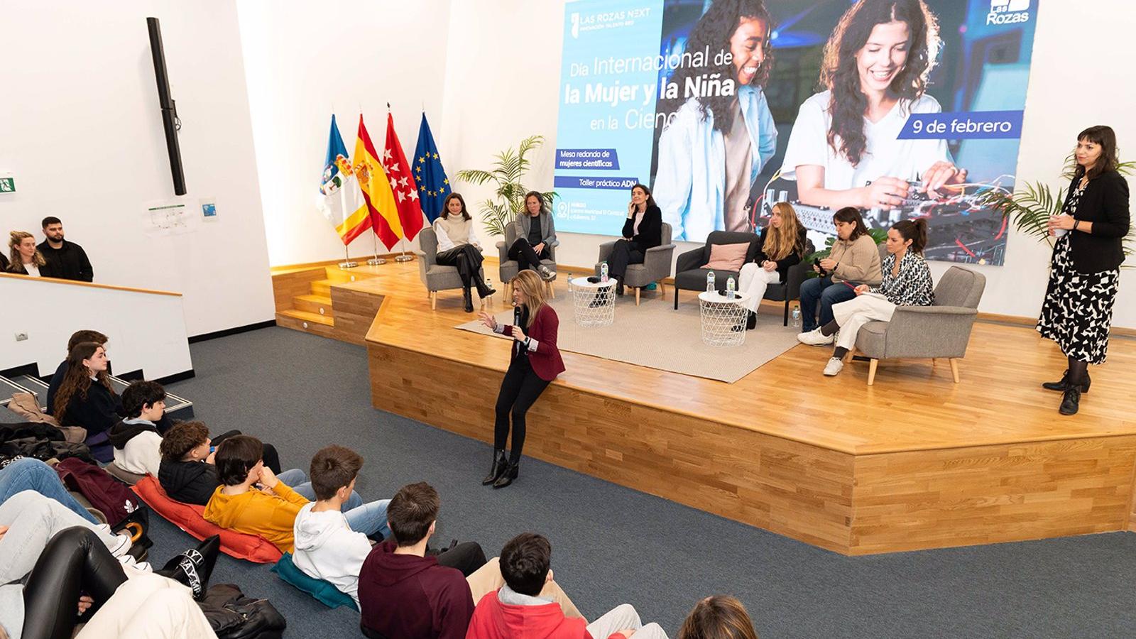 La charla 'Soy científica' en Las Rozas acerca el papel de la mujer en la ciencia al alumnado de secundaria 
