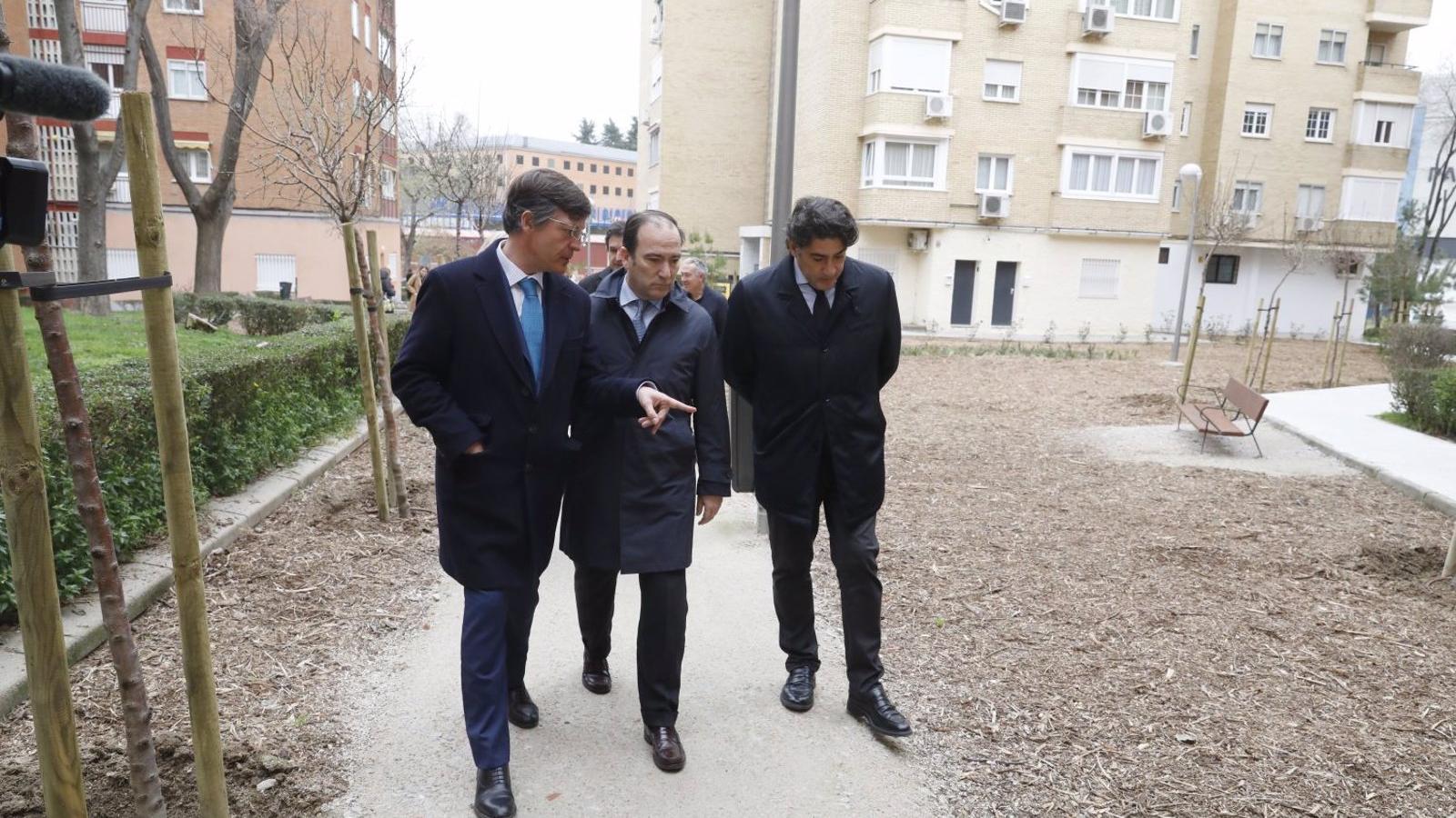 La capital rehabilitará trece zonas interbloque en varios distritos con nuevas zonas ajardinadas y más arbolado