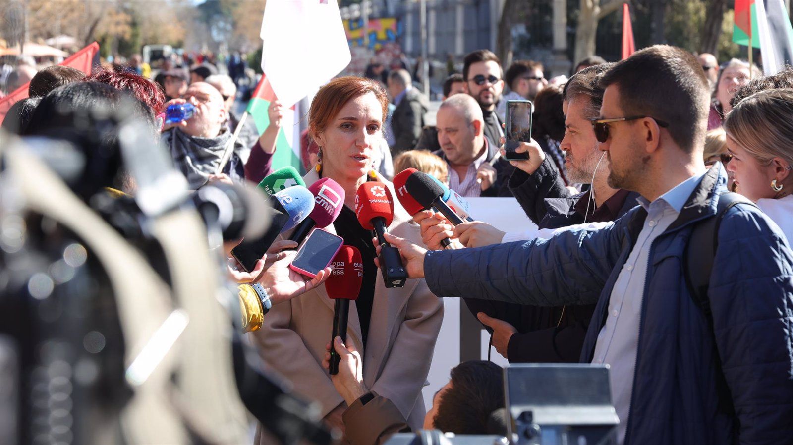 Mónica García califica de "crueles y falsas" las palabras de Ayuso sobre las muertes en residencias durante el covid