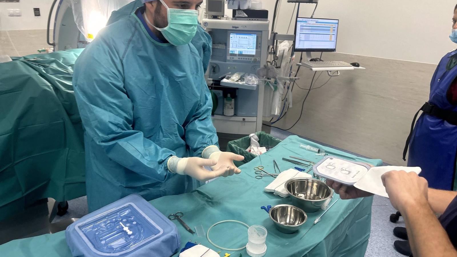 El Hospital Infanta Sofía comienza a implantar desfibriladores automáticos que detectan arritmias graves