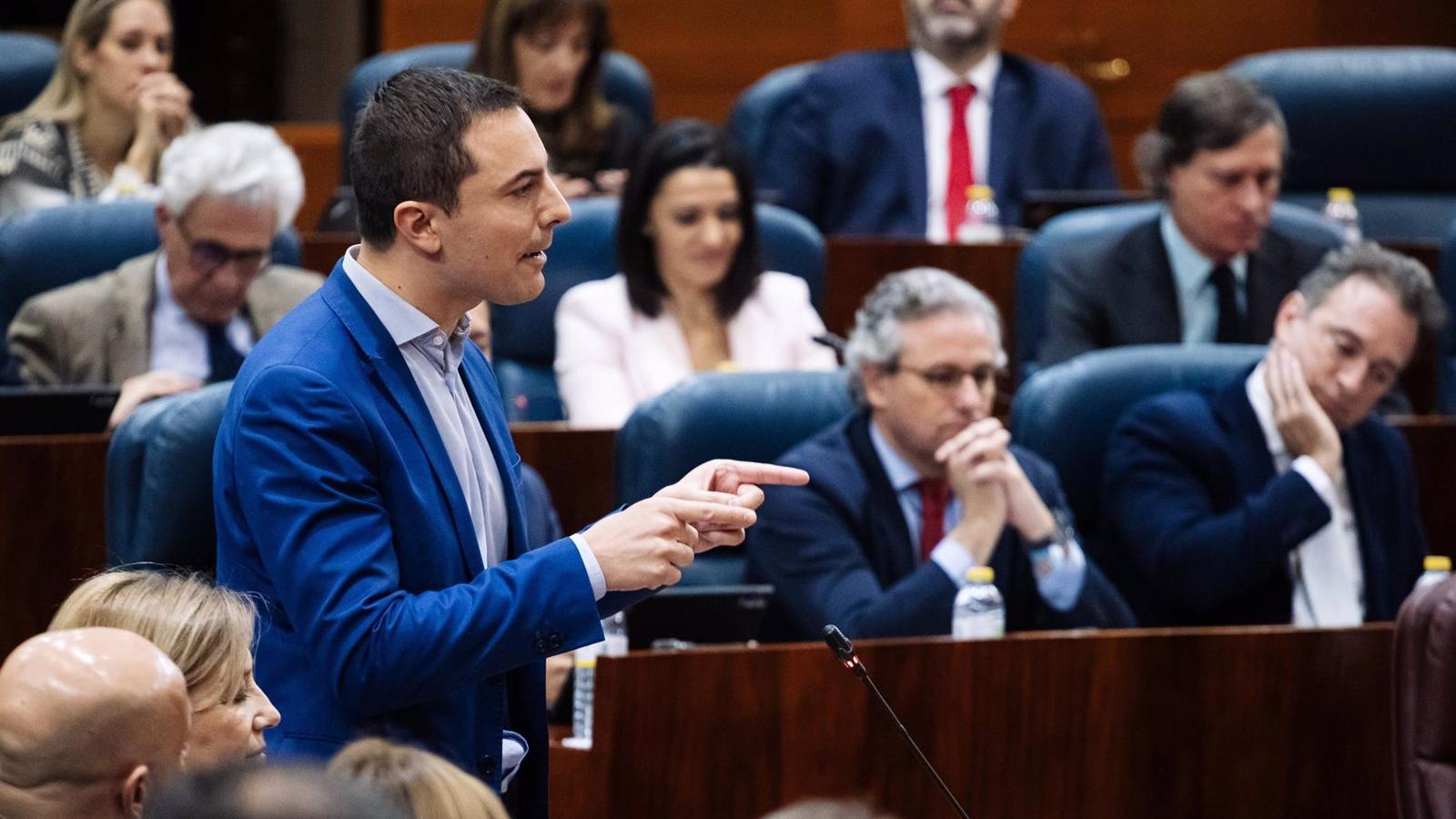 Lobato pide al PSOE ser "exquisito" y depurar responsabilidades en los casos de corrupción