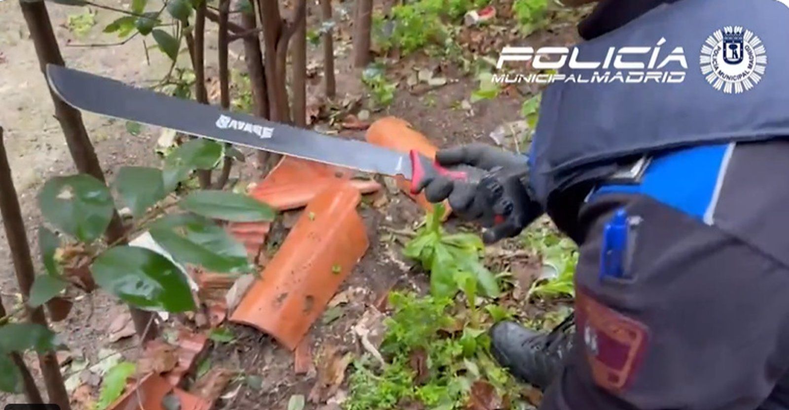 Detenido un pandillero de 14 años por amenazar a su madre con un machete de medio metro de hoja