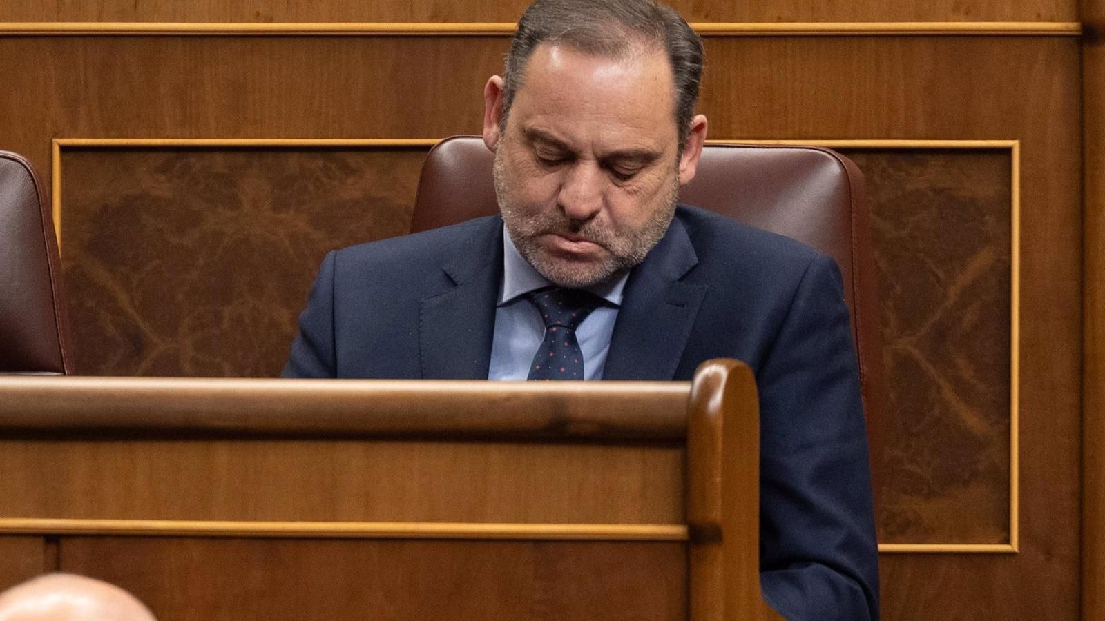 El PSOE exige a Ábalos entregar su acta y plantea que el Congreso investigue la compra de mascarillas