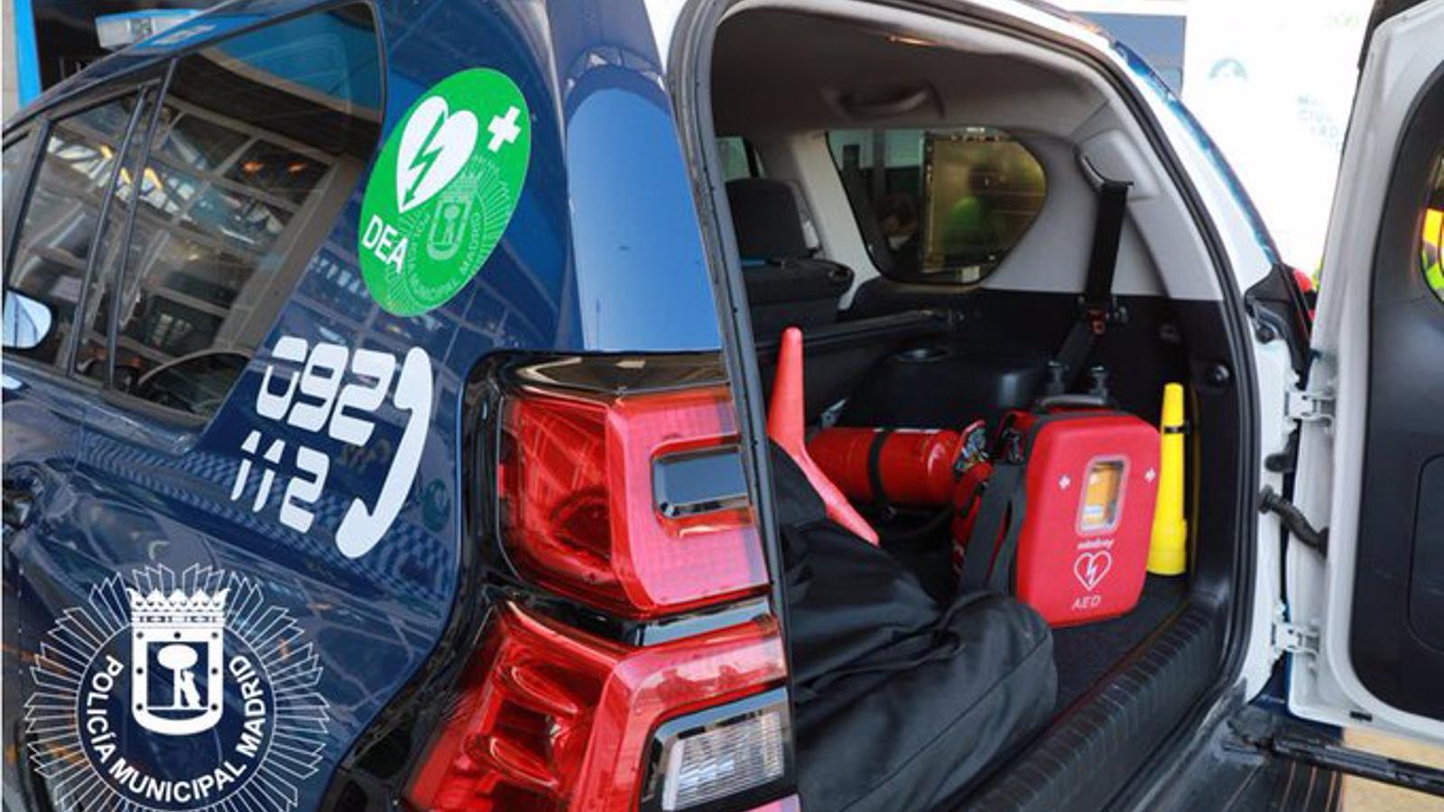 Policías municipales salvan la vida un hombre que sufrió un infarto en Ciudad Lineal