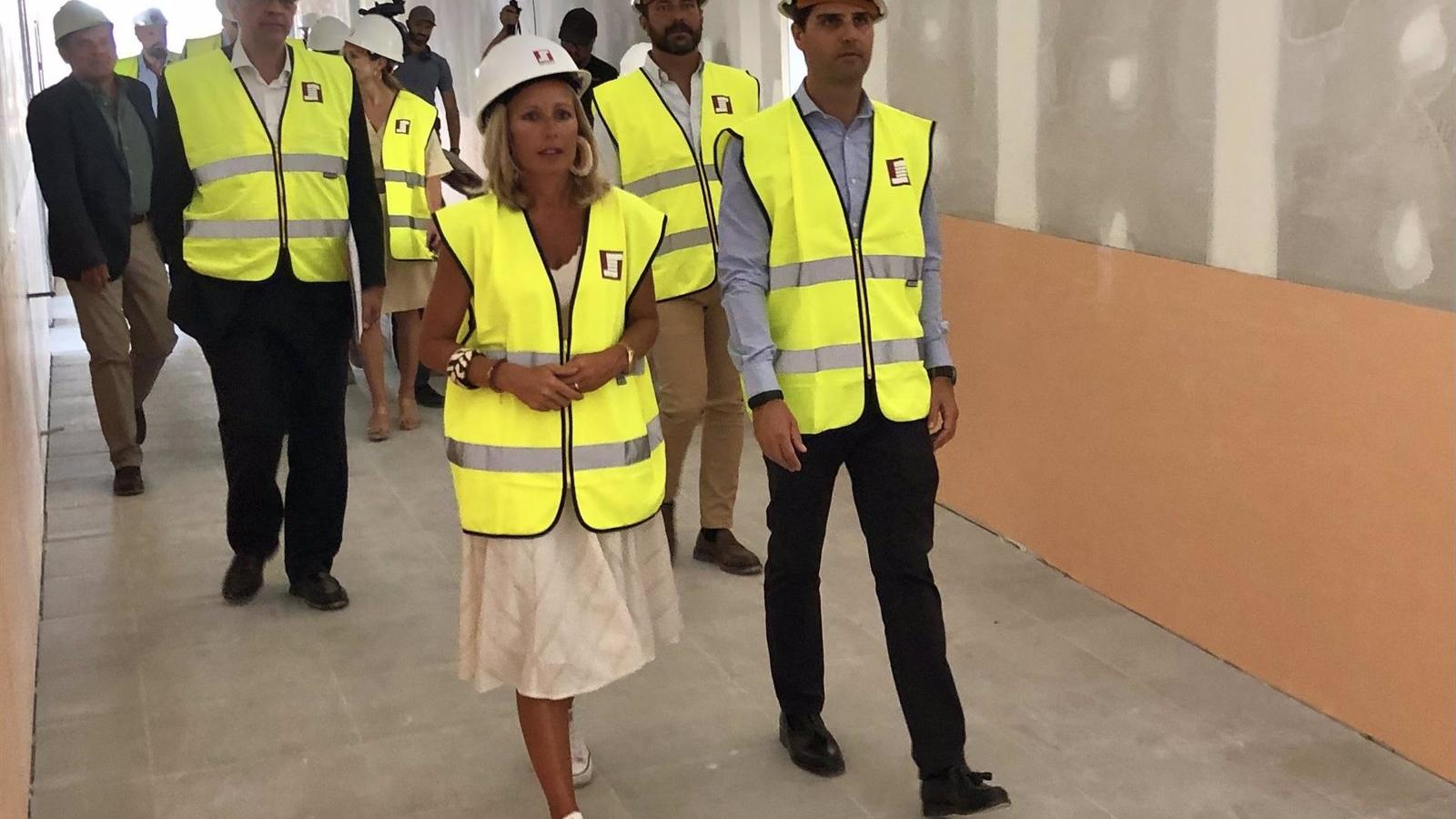 La Comunidad formaliza contratos de obras en cinco institutos de la región por importe de 27,4 millones