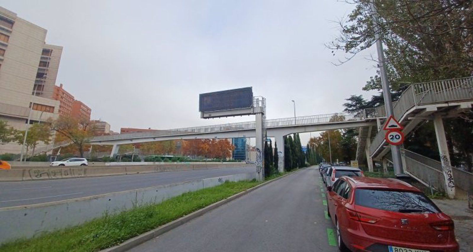 Empiezan las obras de sustitución de la pasarela peatonal sobre la A-2