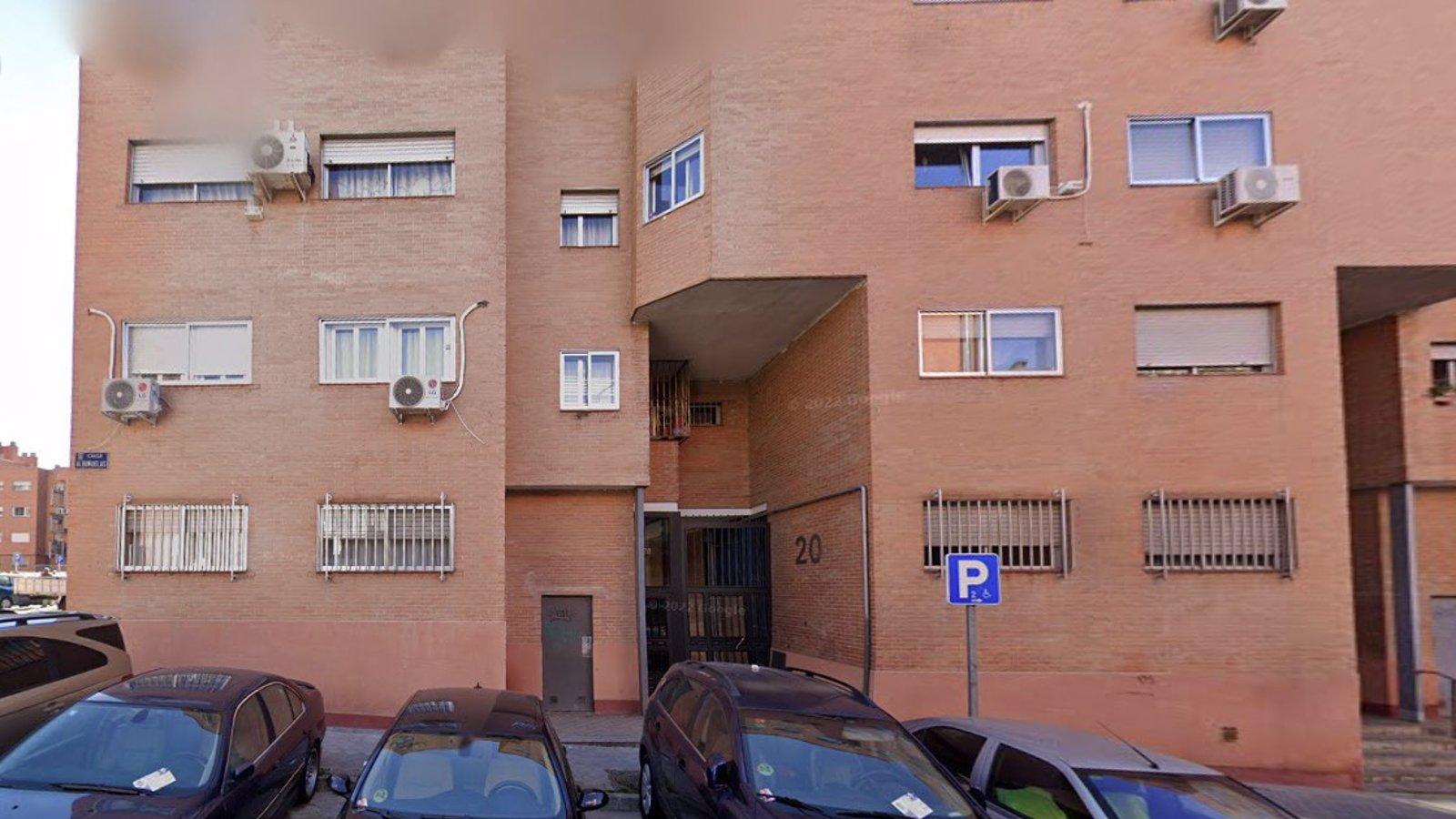 Asaltan a una mujer y sus hijos para llevarse dinero y joyas en una casa de Usera