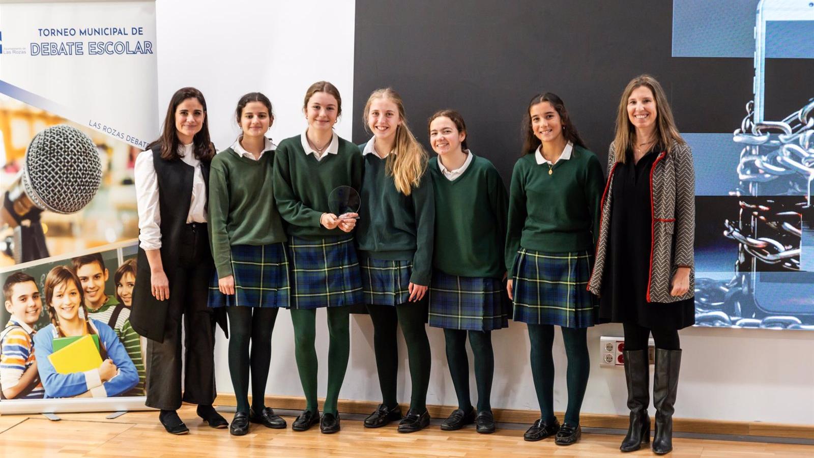 El colegio Orvalle de Las Rozas gana la X edición del Torneo Escolar de Debate sobre el uso del móvil en aulas