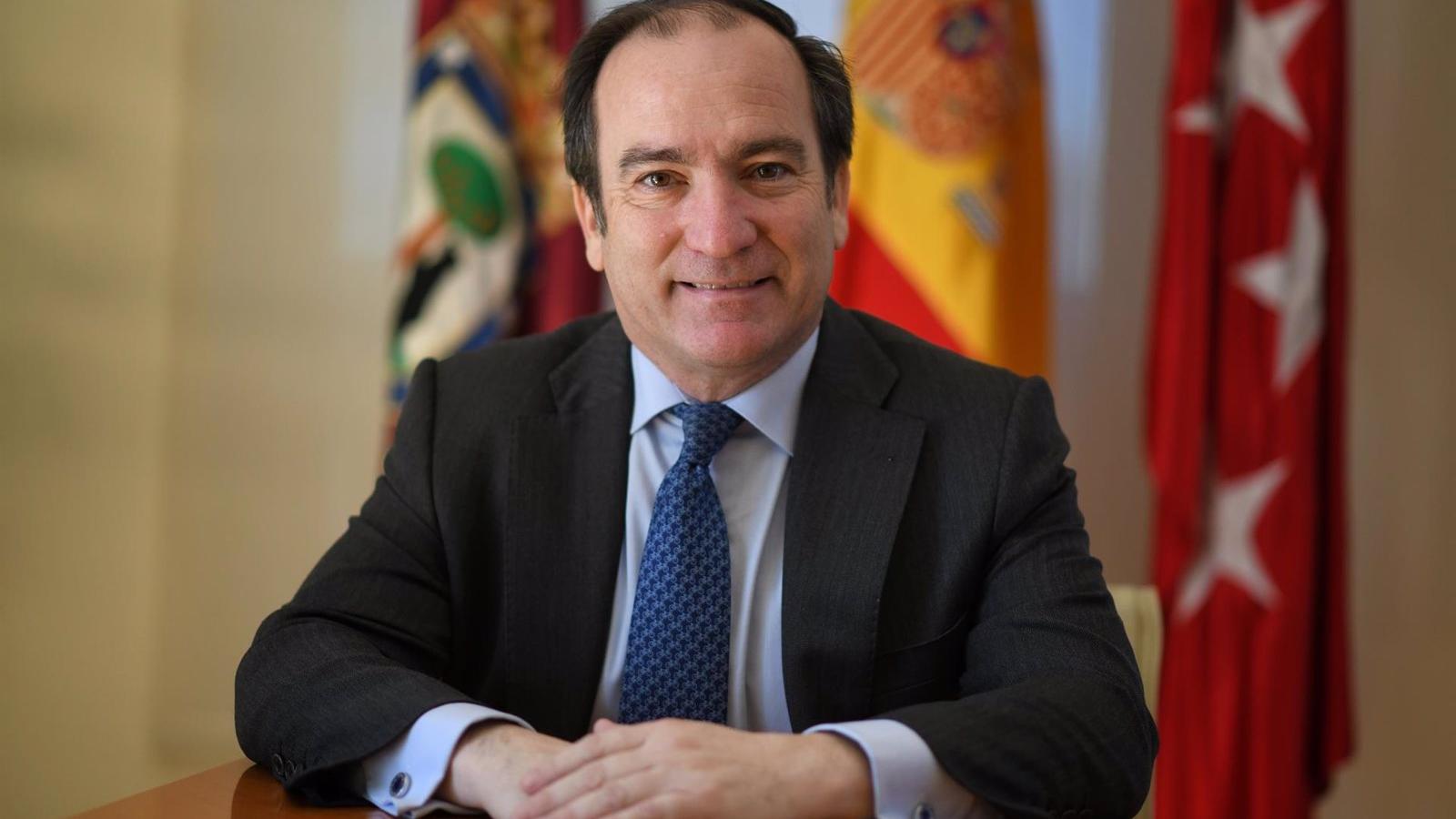 Carabante avanza que la regulación de los pisos turísticos ayudará a mantener el comercio de proximidad en la ciudad