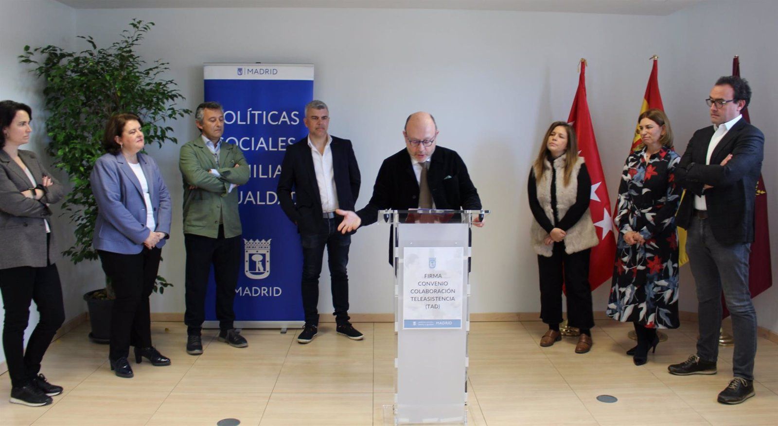 La capital renueva el convenio para luchar contra la soledad no deseada a través de la Teleasistencia Avanzada