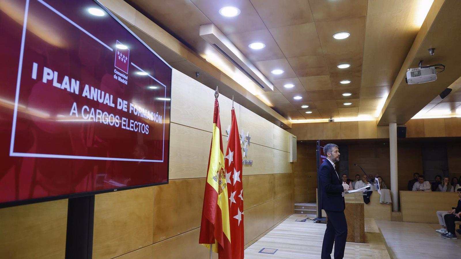 El Gobierno regional instruirá sobre régimen local a más de 2.700 alcaldes, concejales y gerentes de mancomunidades