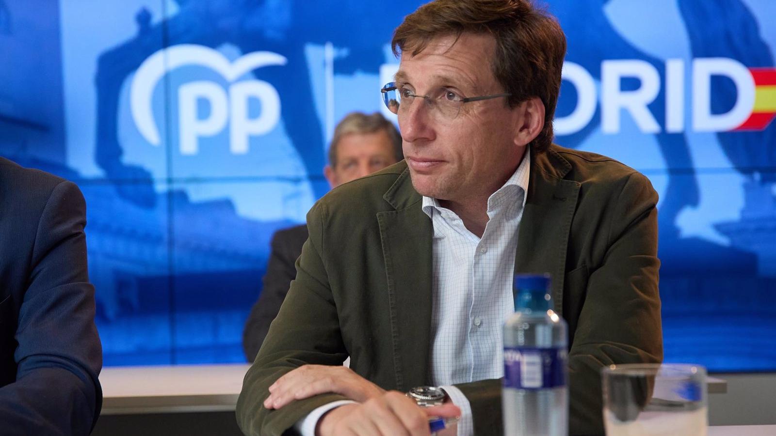 Martínez-Almeida carga contra Puente por referirse a pareja de Ayuso como "un testaferro con derecho a roce"