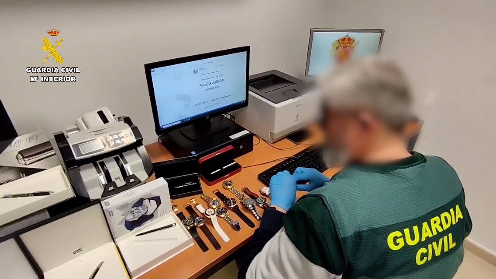 Detenidas tres personas acusadas de estafar hasta ocho millones a través de una web fraudulenta de trámites oficiales