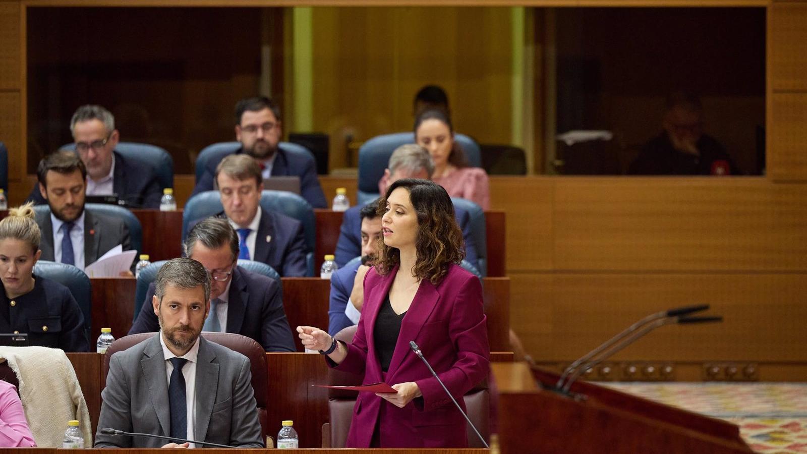 Díaz Ayuso defiende que "no se puede intimidar al entorno de los políticos"