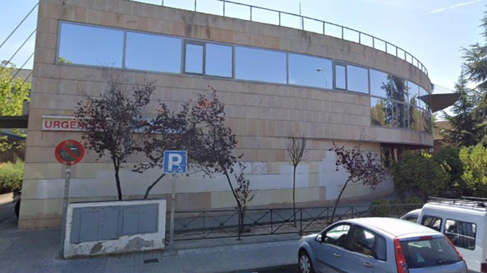 Entregan más de 3.000 firmas para pedir la reapertura de Urgencias en El Abajón de Las Rozas