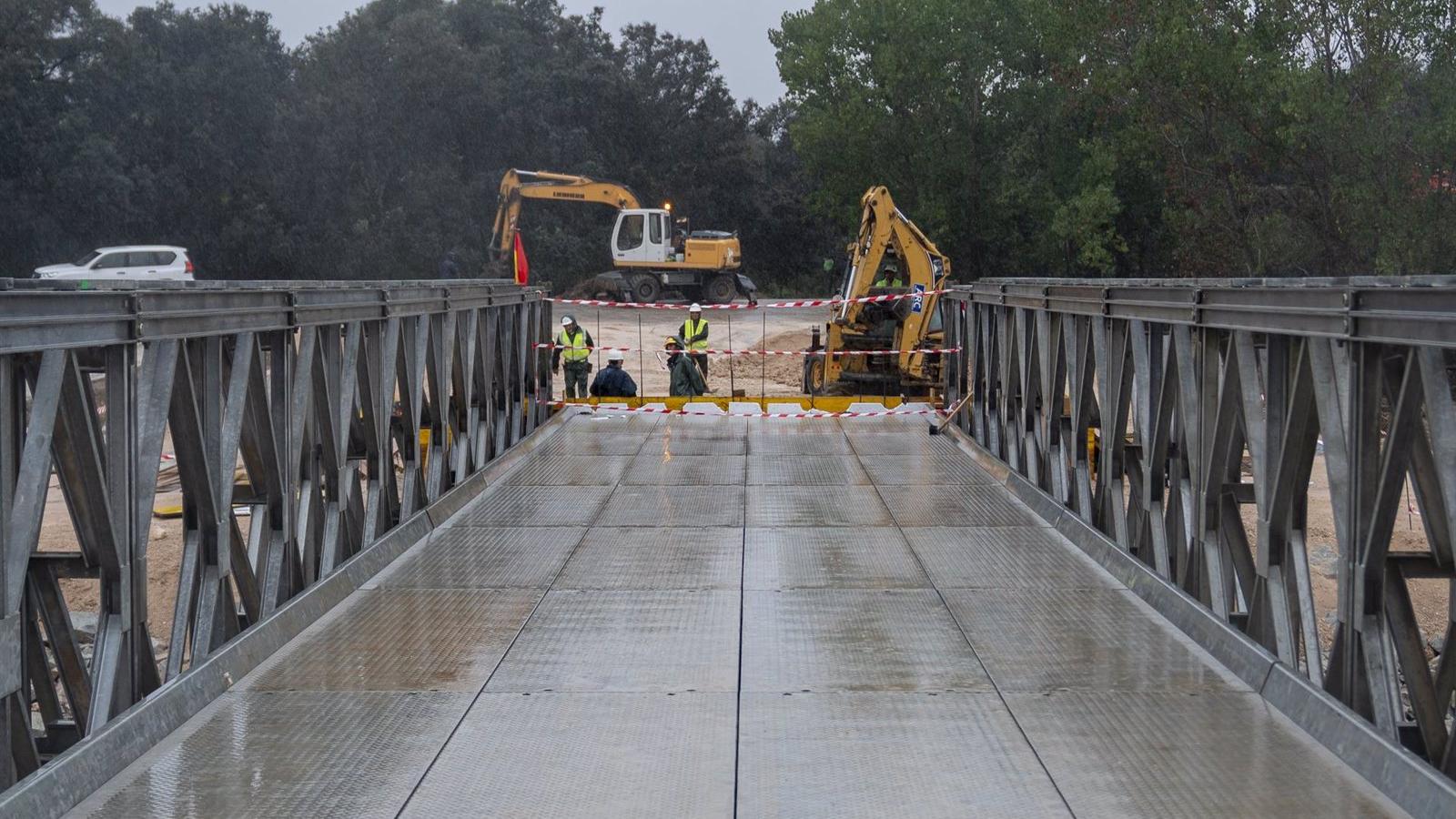 Reabre el único puente de acceso por carretera a la urbanización Calalberche desde Aldea del Fresno