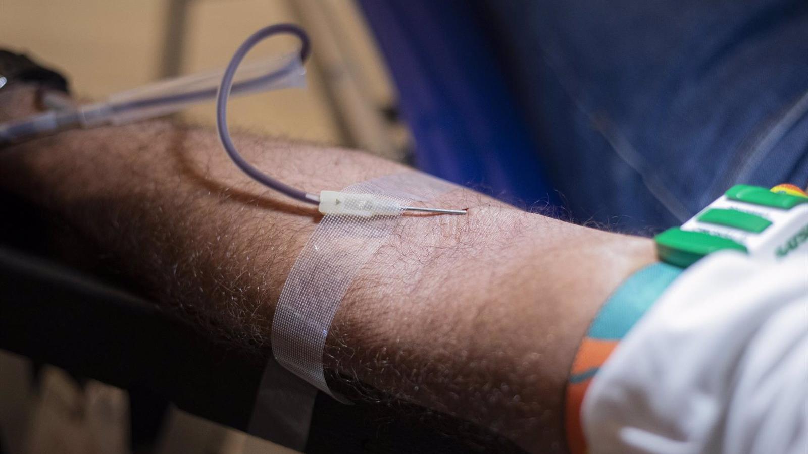 Los hospitales madrileños necesitan con urgencia donaciones de los grupos '0-' y 'B-'