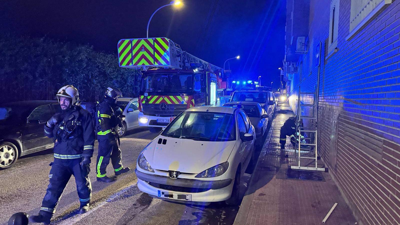 Tres personas intoxicadas leves por humo en un incendio originado en una vivienda de Valdemoro
