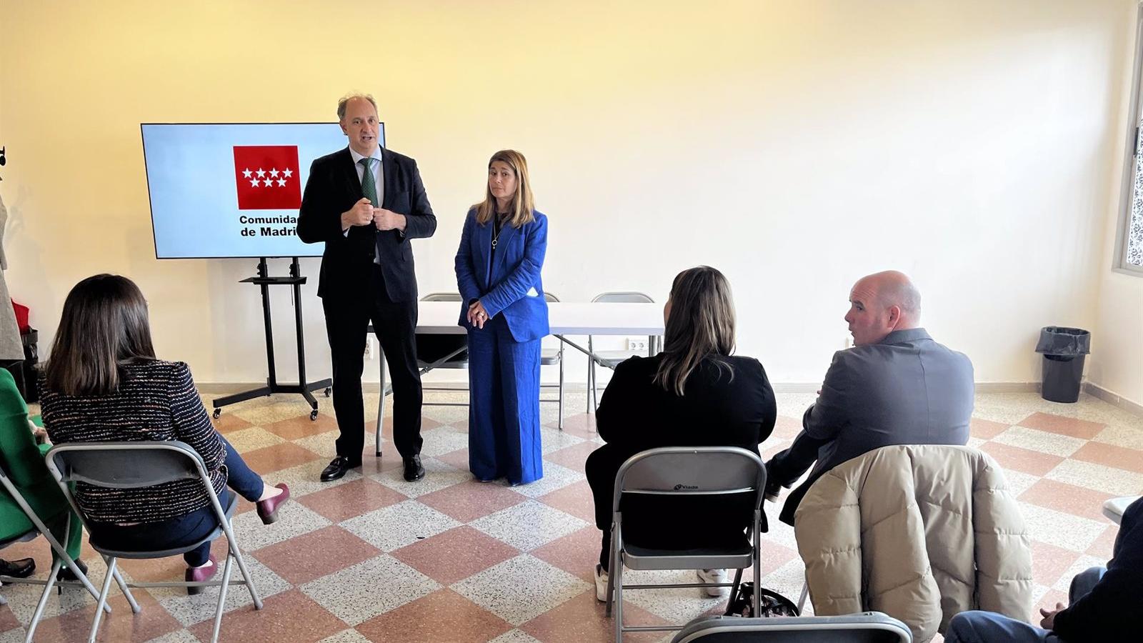 Nuevo curso para enseñar a los madrileños a gestionar sus trámites con la Tarjeta Sanitaria Virtual