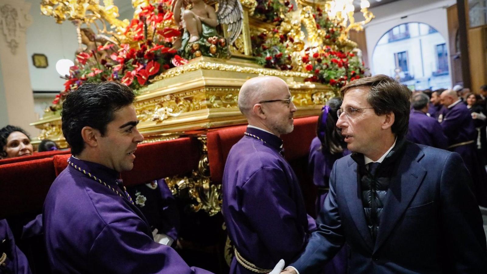 Martínez-Almeida participa en la procesión de Jesús de Medinaceli