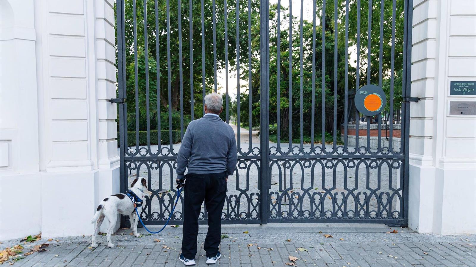 El Retiro y ocho parques cierran hoy a mediodía por los fuertes vientos de la borrasca 'Nelson'