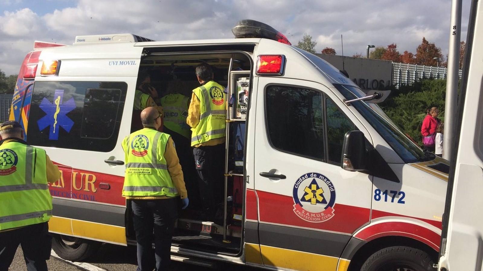 La 'cadena de la vida' salva a un hombre que sufrió una parada cardiorespiratoria en Plaza de la Villa