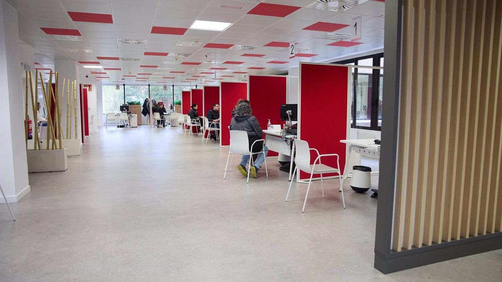 La capital registra 146.168 personas desempleadas en marzo, el registro más bajo para este mes desde hace 15 años