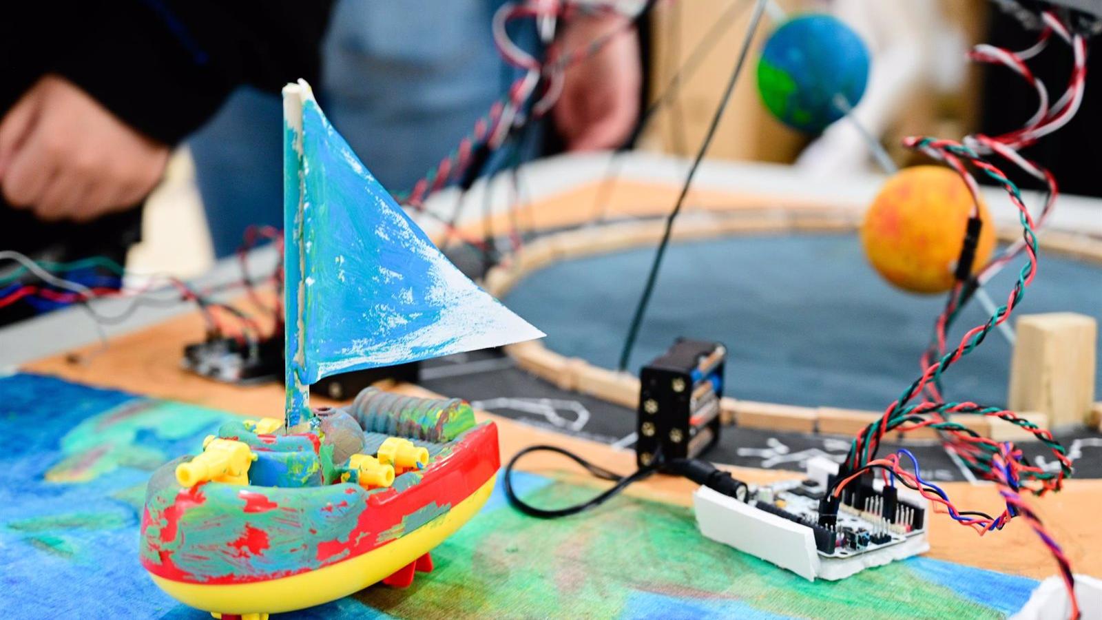 Alumnos de 26 centros se enfrentan a pruebas de realidad virtual, diseño 3D o robótica en 'Desafío Las Rozas'