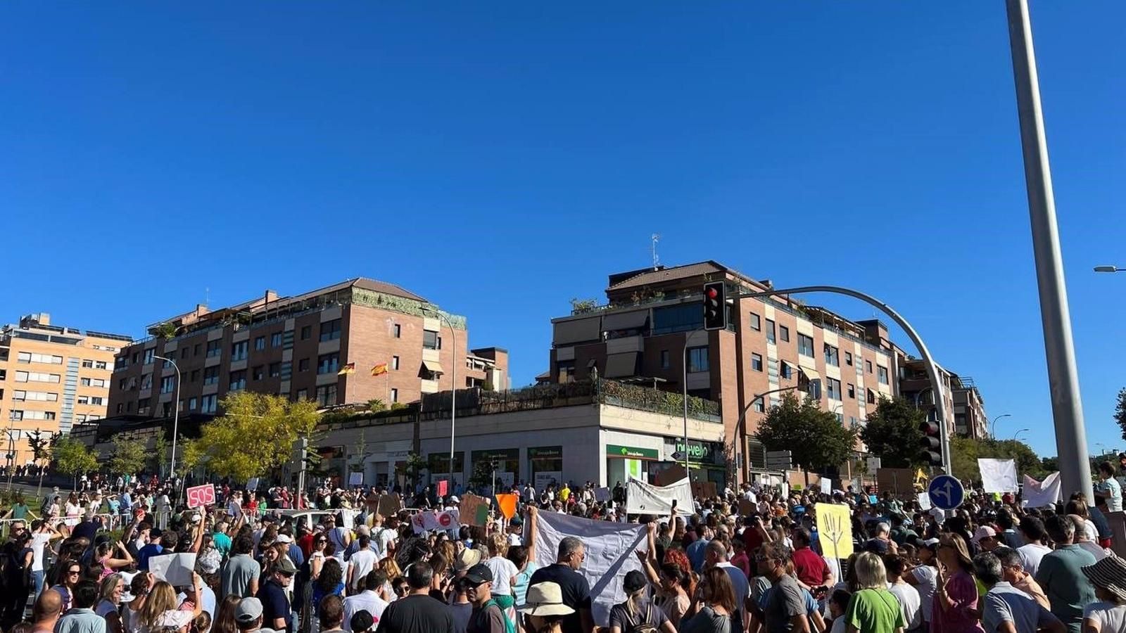 Los vecinos de Montecarmelo siguen en pie de guerra contra el Ayuntamiento por la ubicación del cantón 