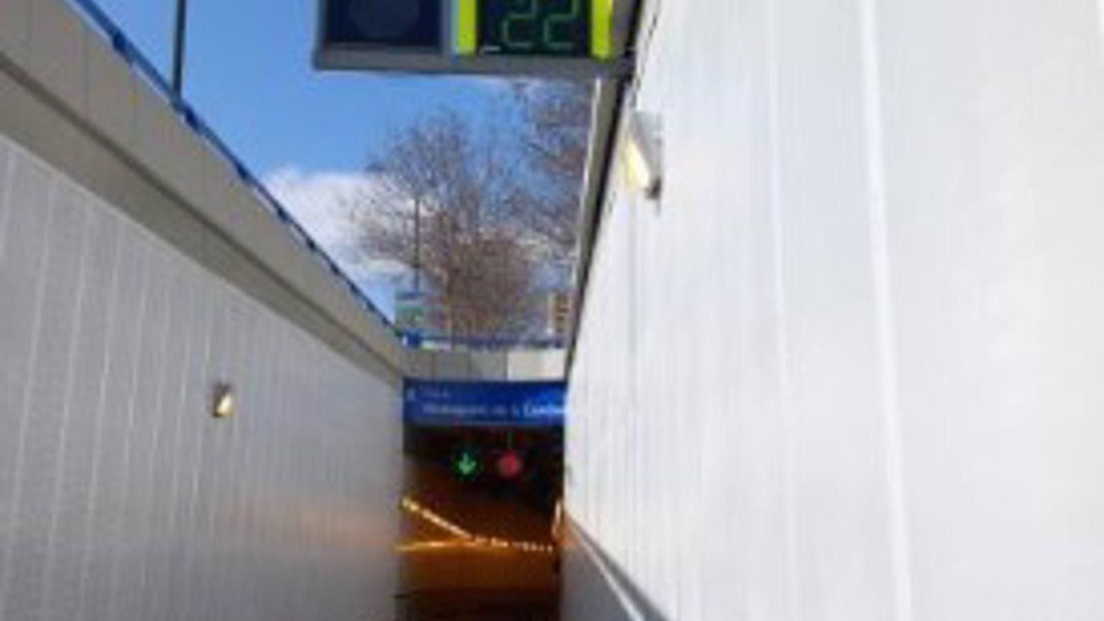 Madrid instala paneles de velocidad en túneles para prevenir accidentes