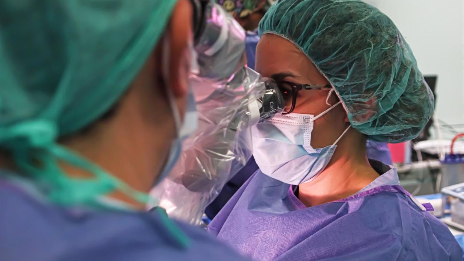 El Hospital de Torrejón apuesta por la laringoplastia de relajación para corregir los trastornos de muda vocal