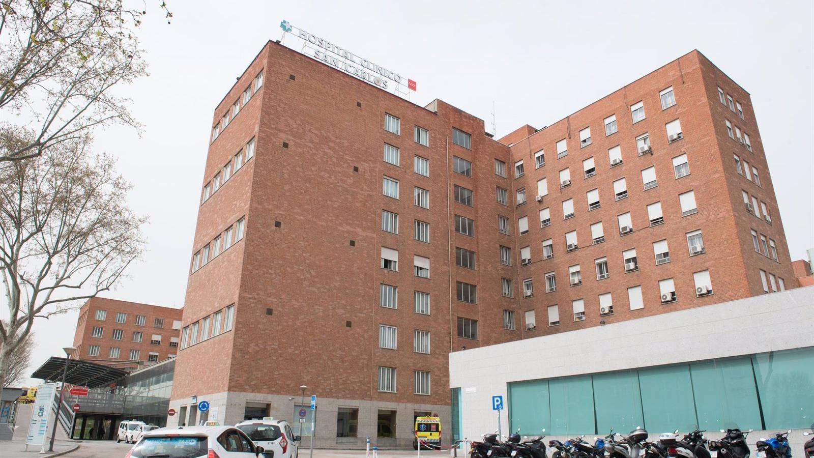 Los MIR del Clínico San Carlos denuncian fallos en las nóminas y el hospital dice que está en fase de solucionarlo