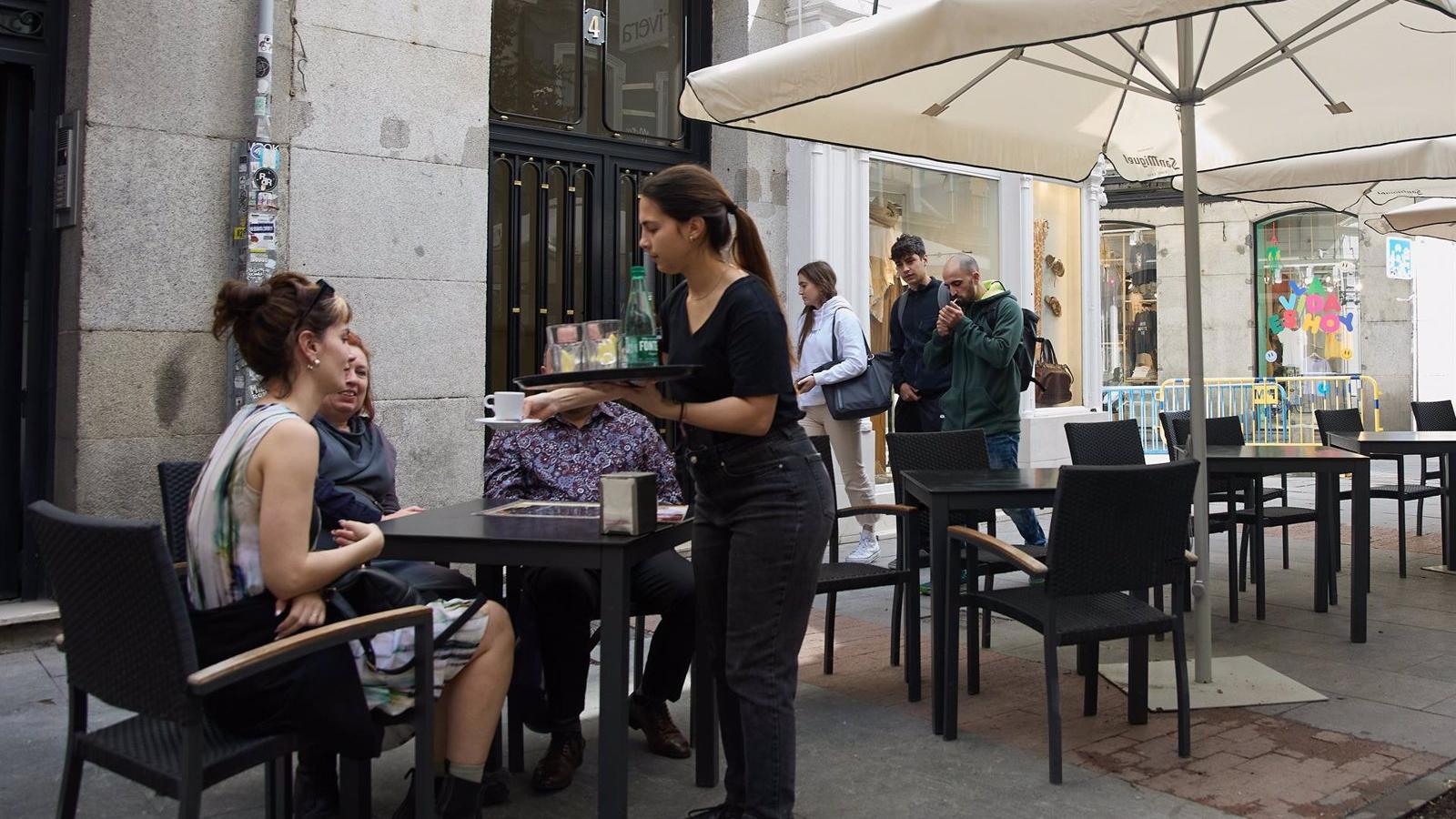 Las ventas del sector servicios en Madrid aumentan un 4,1% en febrero y la ocupación crece un 2,3%