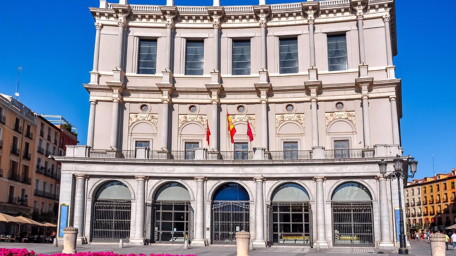 El Rey Felipe VI preside la gala del centenario de Telefónica en el Teatro Real de Madrid