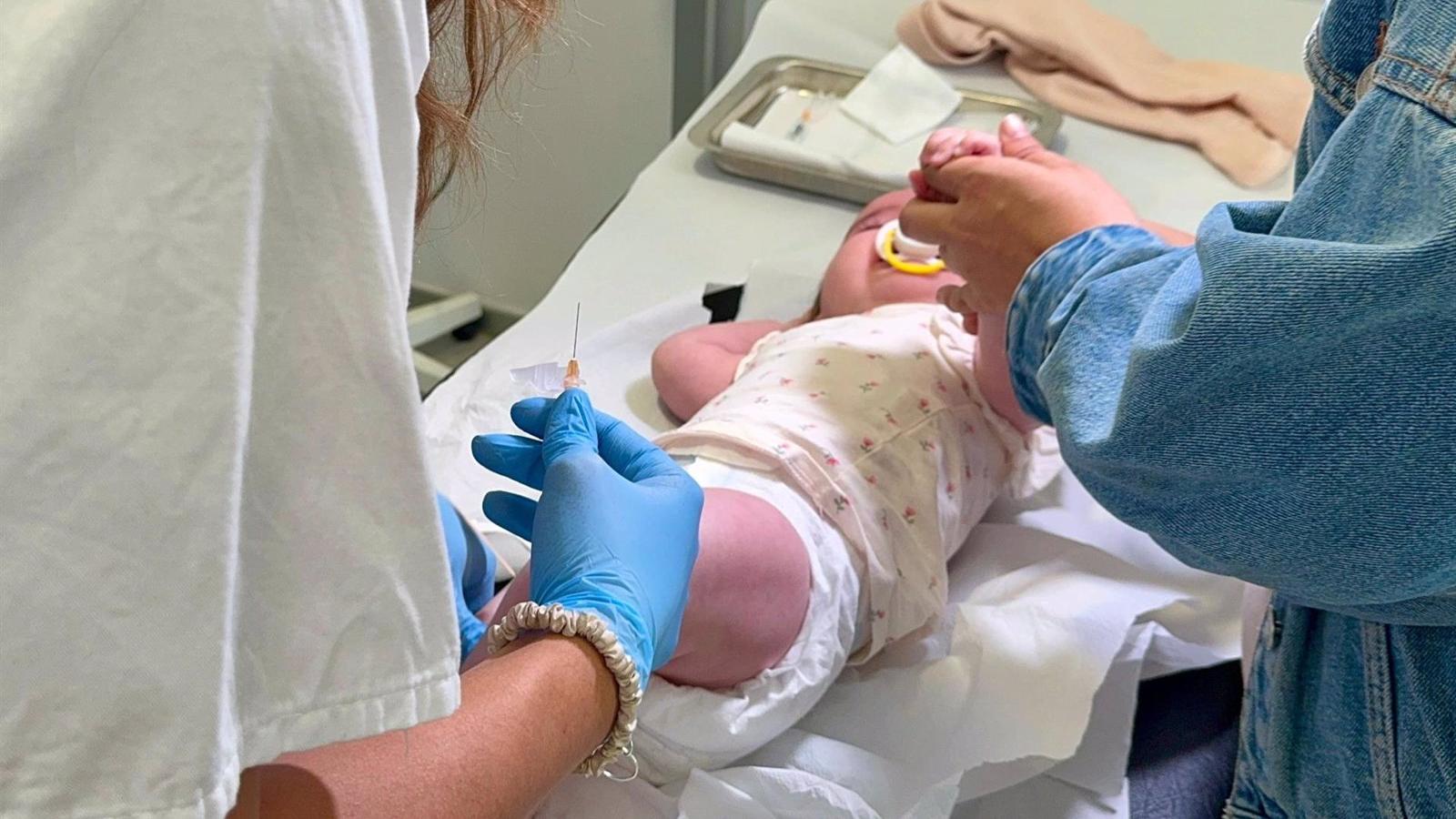 La Comunidad compra 52.000 dosis de la vacuna que inmuniza a los bebés de menos de 6 meses contra la bronquiolitis
