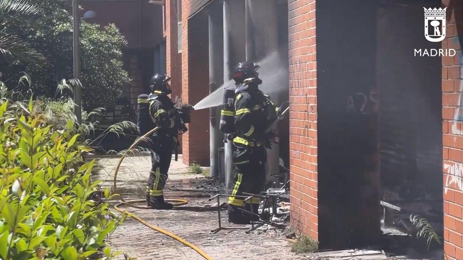 Sofocan un incendio en una vivienda de Puente de Vallecas con nueve  intoxicados leves